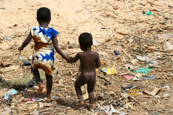 holding-hands-slums-accra-ghana-600x400.jpg