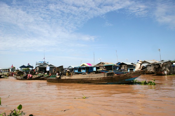  - tonle-sap-lake-floating-village-cambodia-600x400